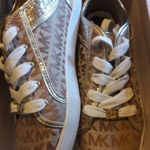 MICHAEL KORS TENNIS SHOES Y4 FITS W6
